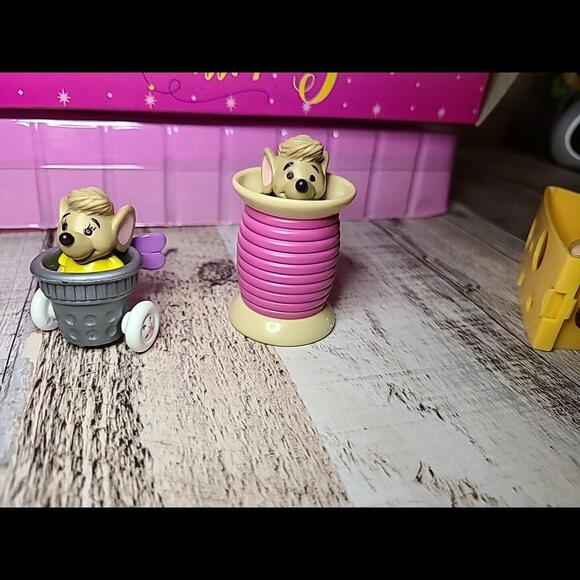 Wonderful Cinderella Baby Mouse Playset special from the Disney Store - Picture 6 of 9
